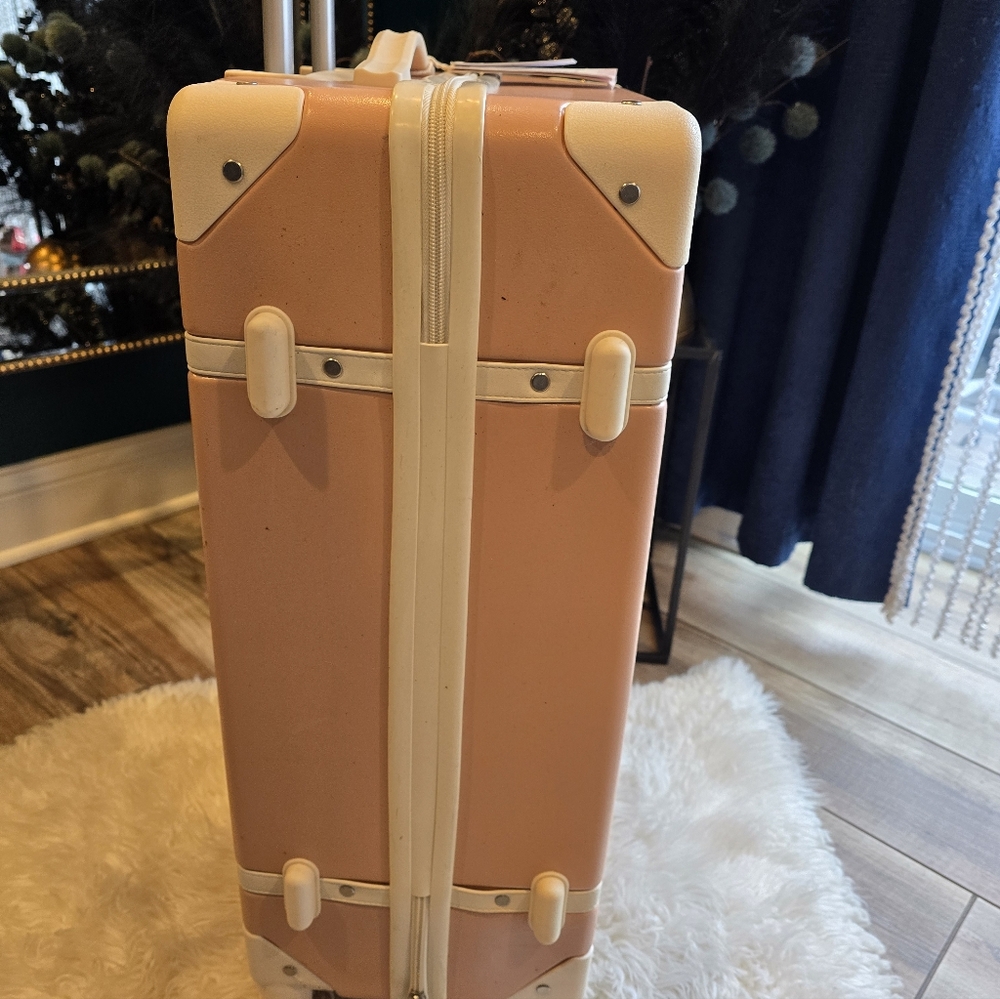 Jessica Simpson 24"Hardside Vintage Laugage Color:Rose Gold4 Spinner New - Picture 6 of 8